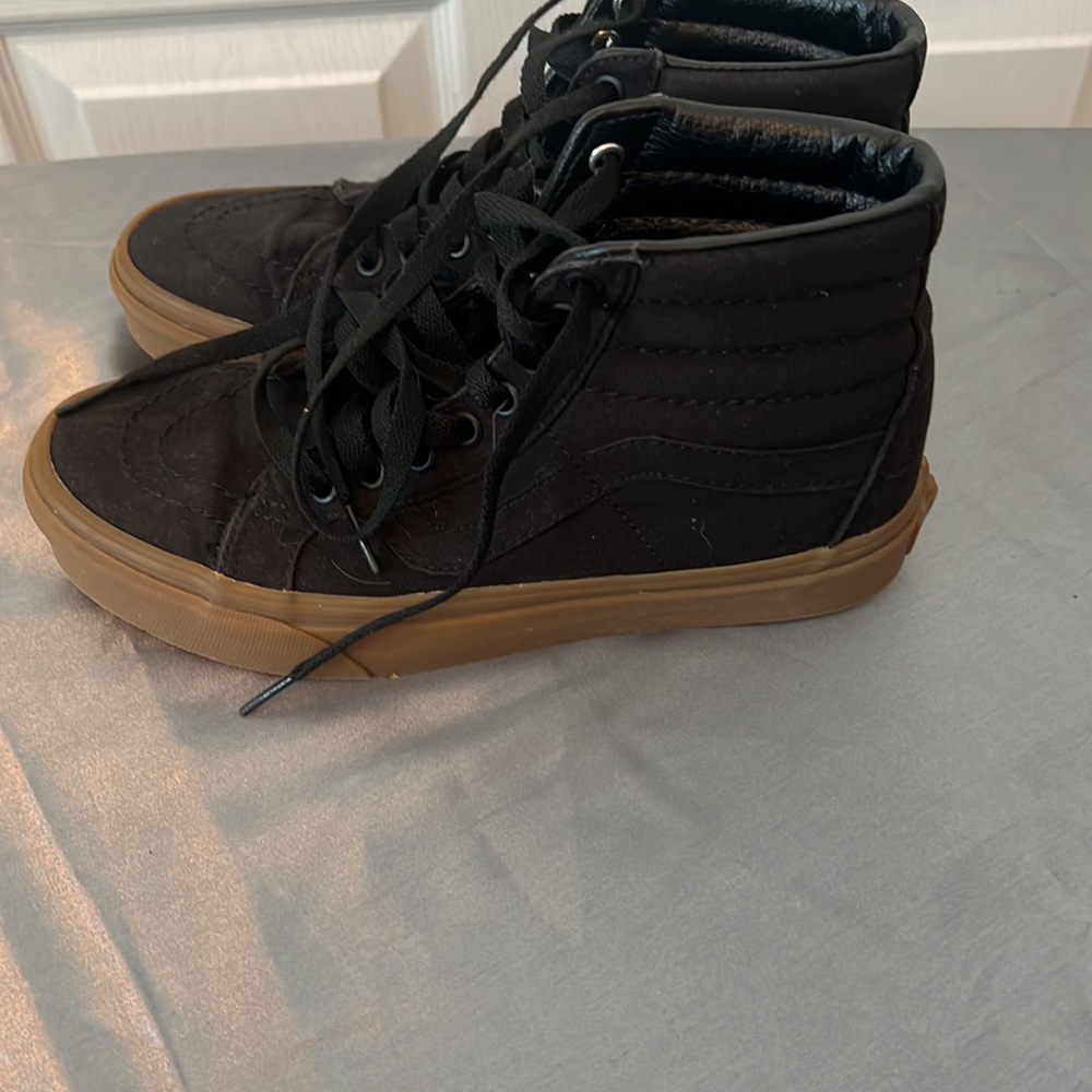 Vans Men's Size 6. Black High-Top Sneakers with Gum Sole - Picture 6 of 7